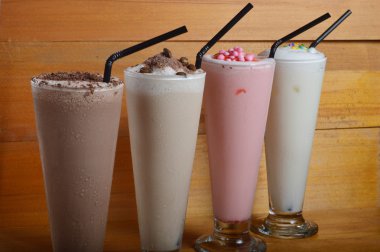 dört tür muzlu süt İçecek