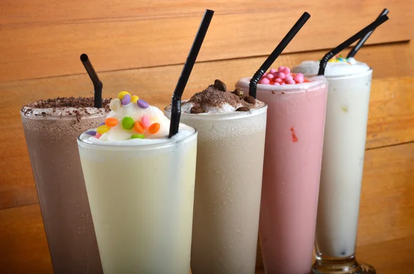 Cinque tipi di bevande al milkshake — Foto Stock