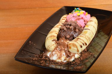 muzlu dondurma ahşap tahta üzerinde