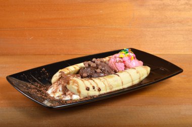 muzlu dondurma ahşap tahta üzerinde