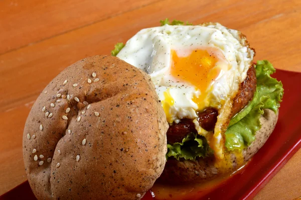 Burger con pepe nero — Foto Stock