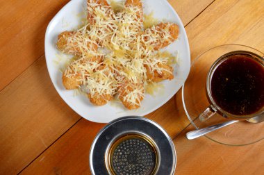 İçinde damlayan kahve basın yöntemi Fransız 