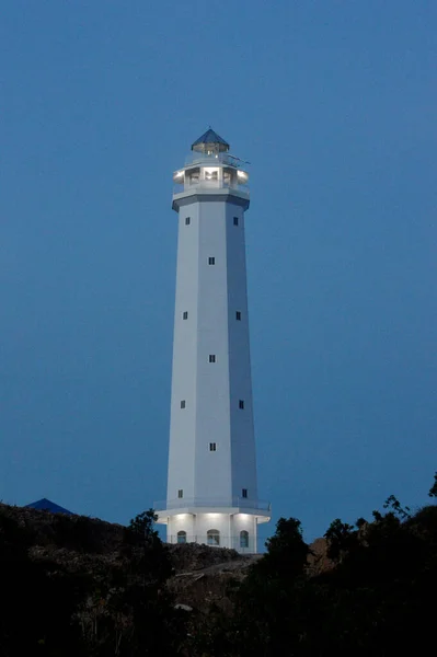 Biała Wieża Latarni Tanjung Batu Tarakan Indonezja — Zdjęcie stockowe