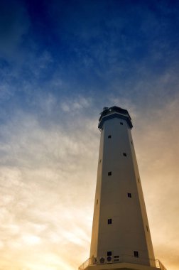 Tanjung Batu Tarakan deniz fenerinin beyaz kulesi Endonezya