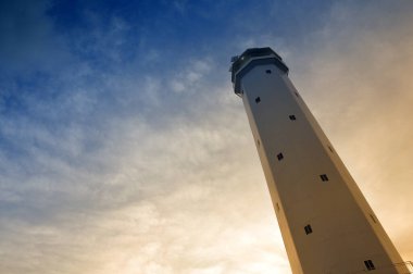 Tanjung Batu Tarakan deniz fenerinin beyaz kulesi Endonezya