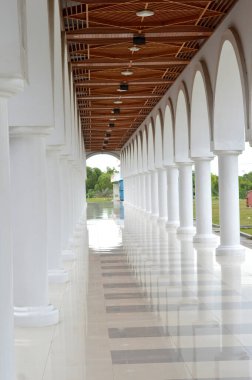 Hidayaturrahman Camii 'nin koridoru - İslam Merkezi Nunukan, Endonezya 