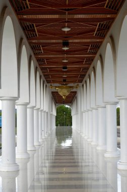 Hidayaturrahman Camii 'nin koridoru - İslam Merkezi Nunukan, Endonezya 