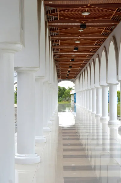 Corridor Bij Moskee Hidayaturrahman Islamic Center Nunukan Indonesië — Stockfoto