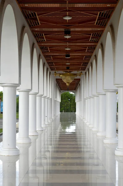 モスクの廊下 Hidayaturrahman イスラムセンターNunukan Indonesia — ストック写真