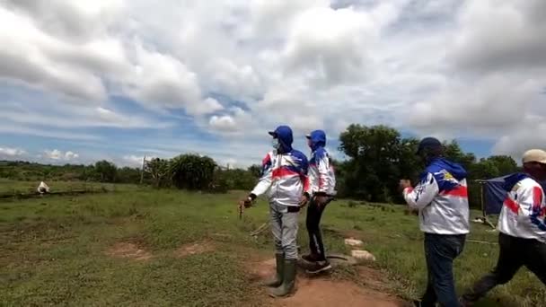 Tarakan Indonesia Červen 2020 Závodní Holubí Soutěž Následovaná Závodními Fanoušky — Stock video