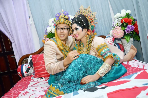 Pasangan pengantin Indonesia — Stok Foto