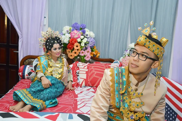 Indonesiano coppie di sposi — Foto Stock