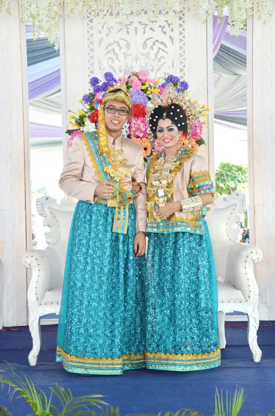 Indonéské svatební páry — Stock fotografie