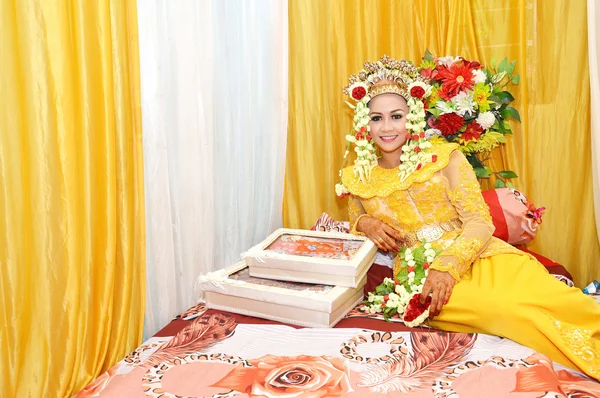 Indonesian bridal couples — Stock Photo, Image