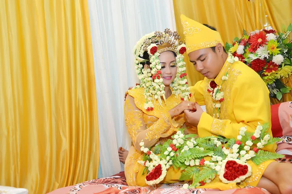 Casais nupciais indonésios — Fotografia de Stock