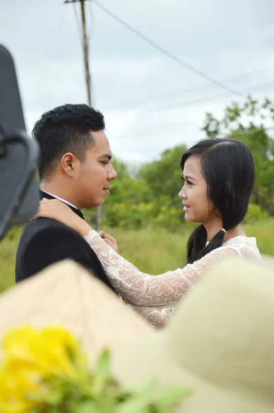 Indonesia novias parejas preboda sesión de fotos — Foto de Stock