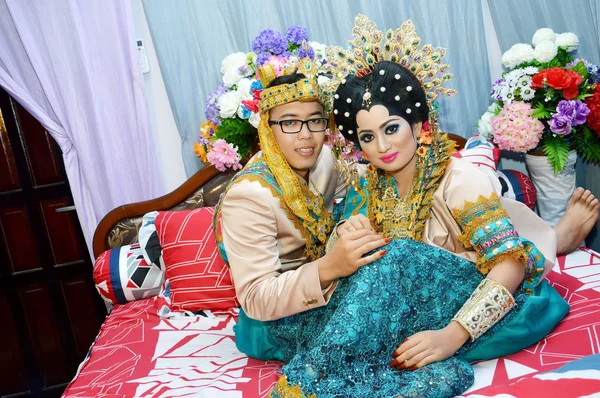 Indonesia novias parejas Fotos de stock libres de derechos