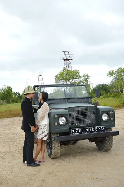 Couples nuptiaux indonésiens avant le mariage photoshoot — Photo