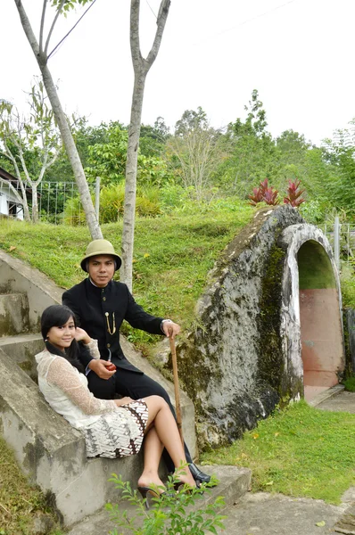 Indonesiano coppie nuziali pre-matrimonio photoshoot — Foto Stock