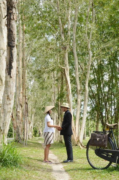 Indonéské svatební páry prewedding focení — Stock fotografie