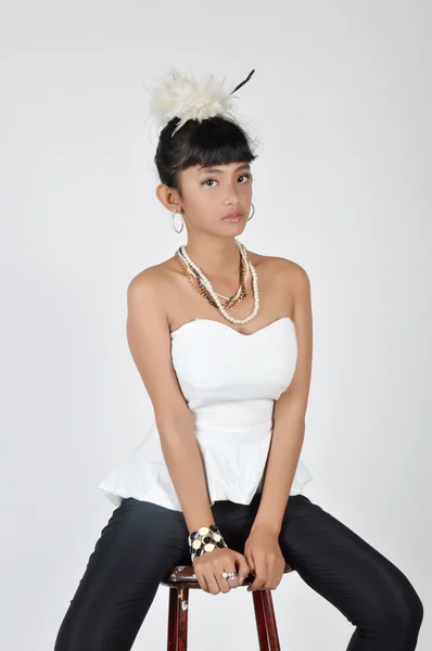 Vonzó ázsiai tizenéves lány — Stock Fotó