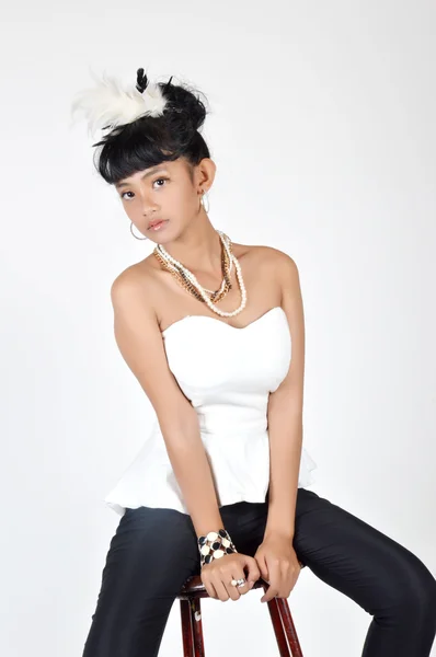 Atraktivní asijské dospívající dívka — Stock fotografie