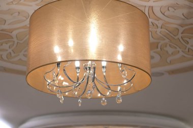 İç kısımları sofistike bir avizeyle yükseltin. Lüks evler, oteller ve lüks tasarım projeleri için ideal..