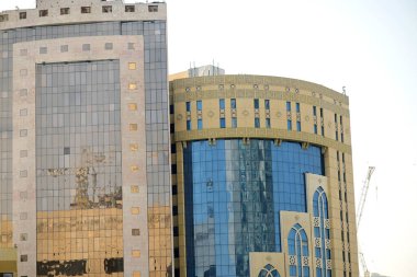 Modern gökdelenlerin yer aldığı dinamik mimari. Kentsel kalkınma, finans ve seyahat projeleri için mükemmel.