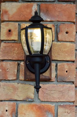 dekoratif ışıklar tuğla duvar