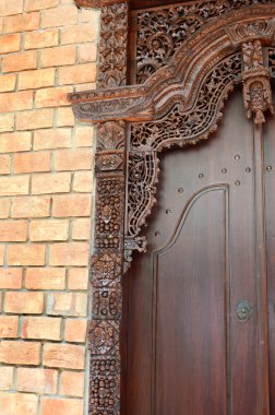 ahşap pencere geleneksel Jepara süsler oyma ile