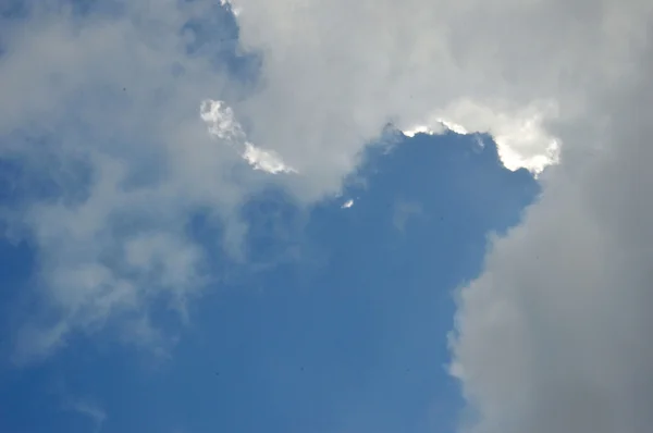 Expanse of clouds in the blue sky — Stock Photo, Image