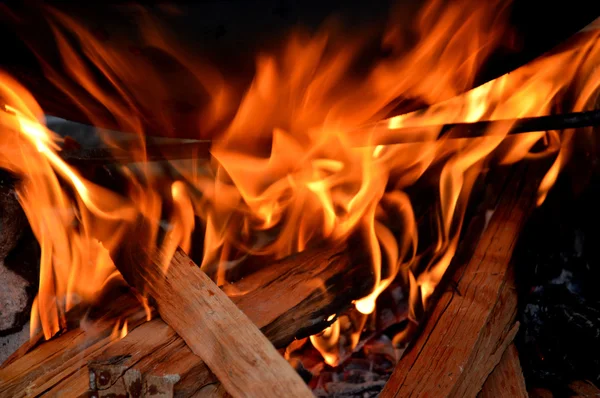 Firewood in the fireplace hearth cooking — Stock Photo, Image