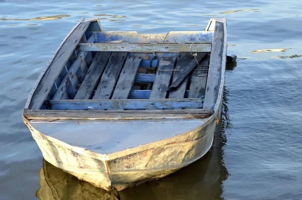 Vecchio molo barca al molo — Foto Stock