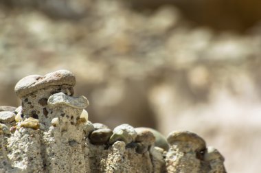 batu akik veya kum üzerinde doğal taş
