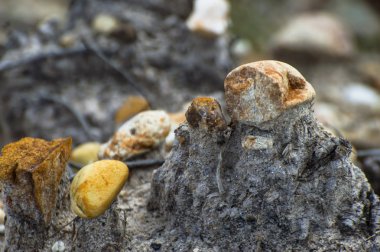 batu akik veya kum üzerinde doğal taş