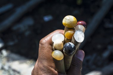 Erkek elini tut batu akik veya doğal taş Bambu stick