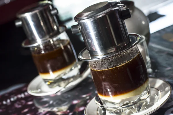 Vietnam tarzı bir kafede damlayan kahve