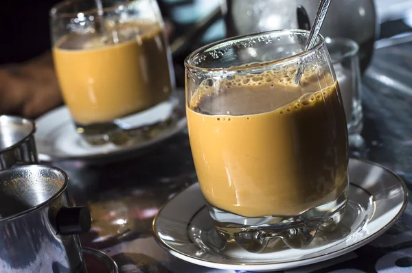 Kaffee tropft im vietnamesischen Stil in einem Café — Stockfoto