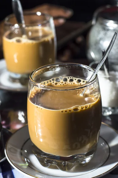 Kaffe som drypper i vietnamesisk stil på en kafe – stockfoto