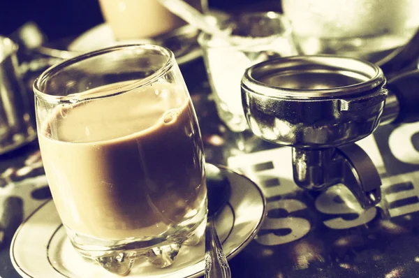 Koffie druipen in vietnamese stijl in een cafe — Stockfoto