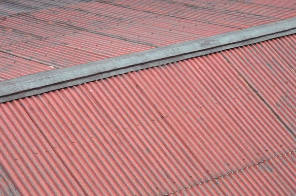 Pattern of old red zinc roof — Stock Photo, Image