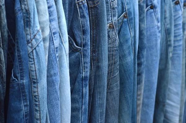 Gedetailleerde textuur en het patroon van blue jeans — Stockfoto