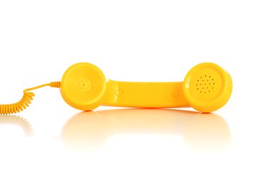 Beyaz arka plan üzerinde izole sarı telefon