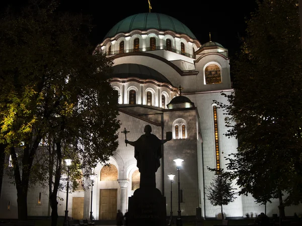 Belgrade, Servië - 08 November 2015: Kathedraal van Sint Sava in Belgrado 's nachts — Stockfoto