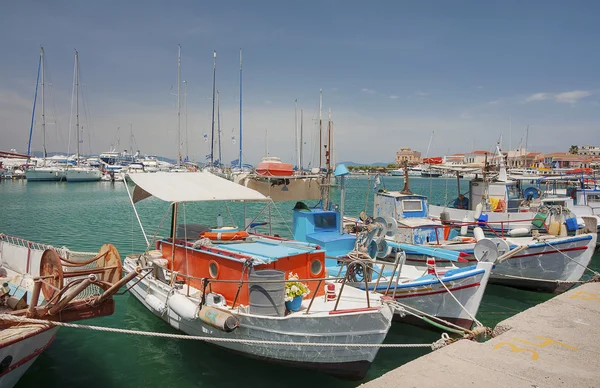 Traditionella Färgglada Fiskebåtar Aegina Island Grekland — Stockfoto