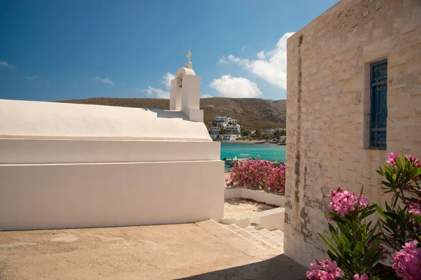 Karavostasis Town Folegandros Island Greece 2019 Pequena Igreja Beira Mar — Fotografia de Stock