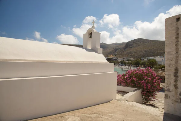 Karavostase Stad Folegandros Eiland Griekenland 2019 Kleine Kerk Aan Zee — Stockfoto