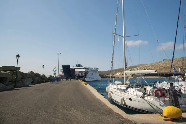 Karavostasis Town Folegandros Island Greece 2019 Vista Sobre Karavostasis Harbor — Fotografia de Stock