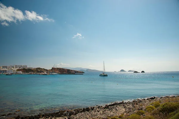 Uitzicht Baai Van Karavostasis Zeilboten Folegandros Eiland Griekenland — Stockfoto