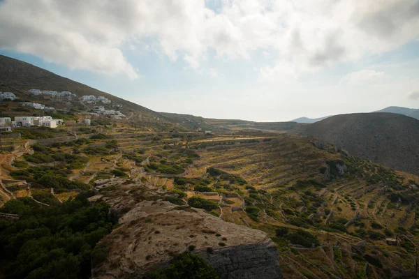 Blick Über Terrassenförmige Felder Einem Hang Nahe Der Stadt Folegandros — Stockfoto